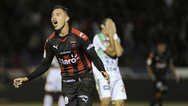 Kenner Gutiérrez sorprende con goles claves para Alajuelense