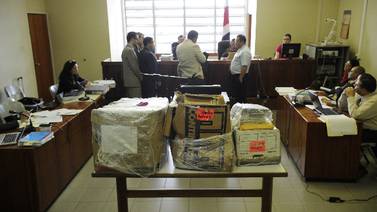 Fiscalía pide 6 años de cárcel  por estafa con chalecos de OIJ