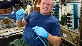 Astronautas reciben herramienta por ‘e-mail’   