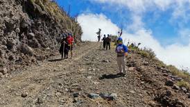 Merma en actividad del volcán Turrialba permite reingreso de turistas