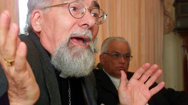 Obispo de Tilarán sobrevive a vuelco en ruta a Pérez Zeledón