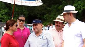 Expresidenta Laura Chinchilla asiste a inspección de puente 'bailey' en Alajuela