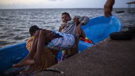 Buzos en el Caribe de Honduras se juegan la vida atrapando langostas
