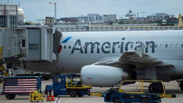 American Airlines espera nuevo plan de ayuda antes de octubre para evitar despido de 19.000 empleados