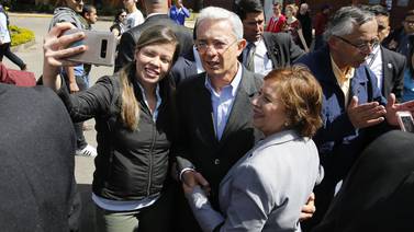 El verdugo de la guerrilla, Álvaro Uribe, es ahora la figura que impulsa a la derecha de Colombia