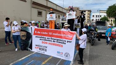 Decenas de costarricenses salen a la calle para hacer conciencia sobre violencia en carreteras