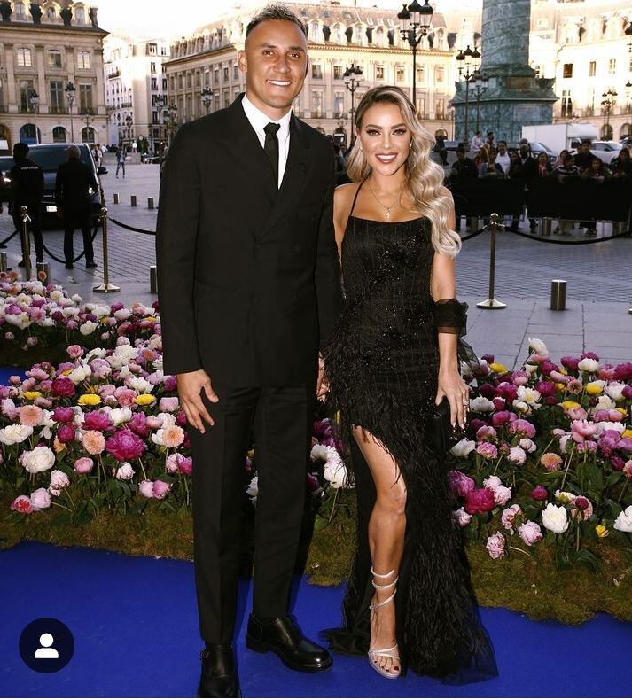 Andrea Salas compartió una fotografía junto a su esposo Keylor Navas durante la gala Paris for Good, en la que participaron para recaudar fondos por una buena causa.