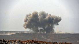 Coalición dirigida por Arabia Saudí bombardea capital de Yemen
