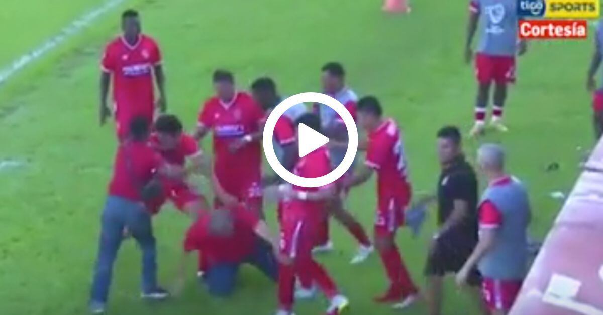 Insólito: hermano de presidente de club hondureño agrede al técnico y es golpeado por jugadores