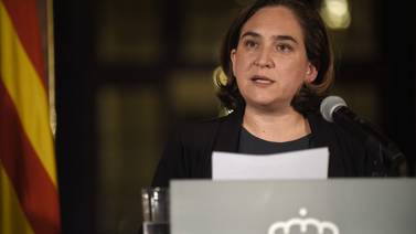 Alcaldesa de Barcelona pide al presidente de Cataluña no declarar la independencia