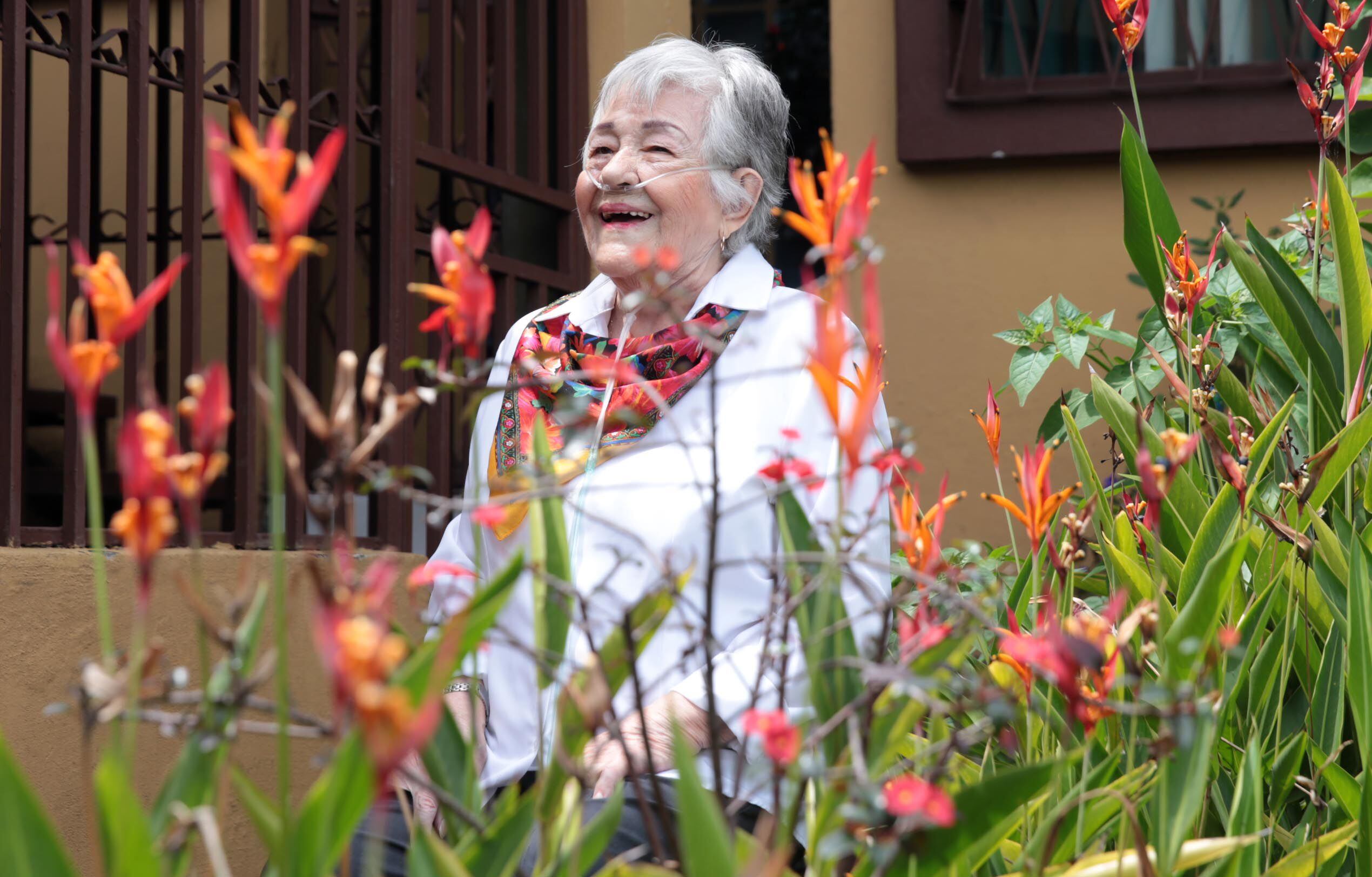 En su casa, en San Francisco de dos Ríos, doña Nidya está rodeada de muchas plantas. Su afinidad por sembrar fue lo que la motivó a darle la oportunidad a las semillitas que le llegaron con el periódico.