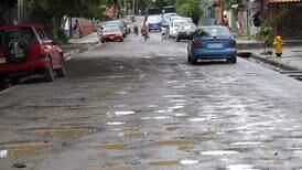 Calles de Liberia están repletas de huecos y zanjas 