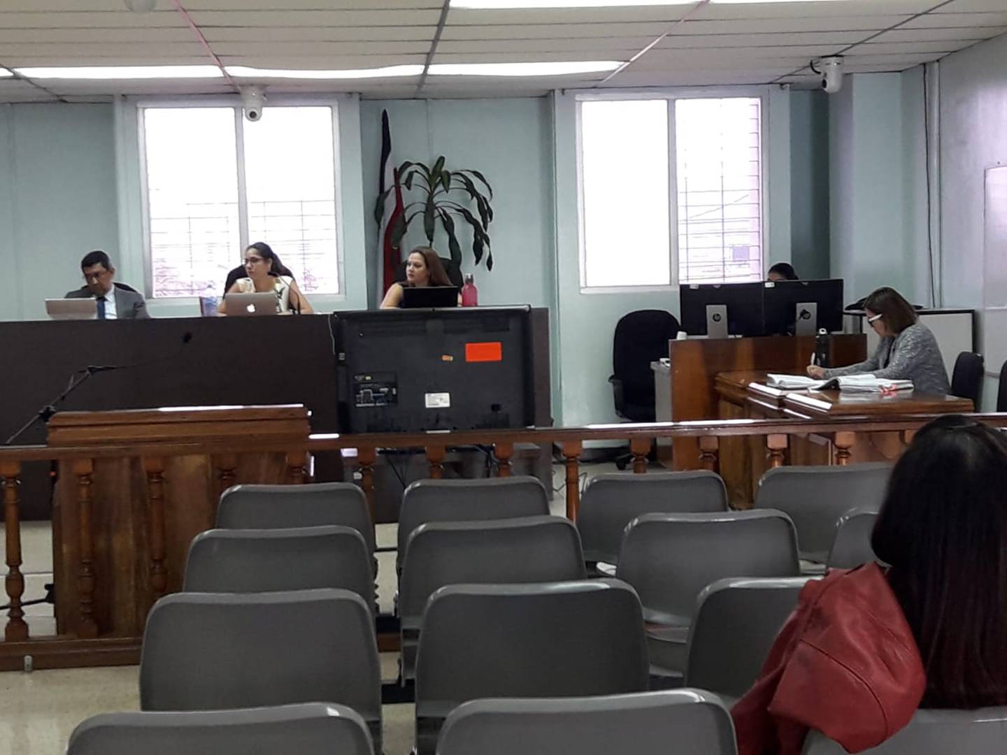 Los jueces Rolando Morales Valladares, Angie Padilla Quesada y Sailyn Ballestero Mora dieron inicio hoy al juicio por homicidio calificado. Foto: Keyna Calderón