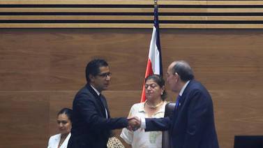 18 diputados presentan moción de censura contra ministro Nogui Acosta