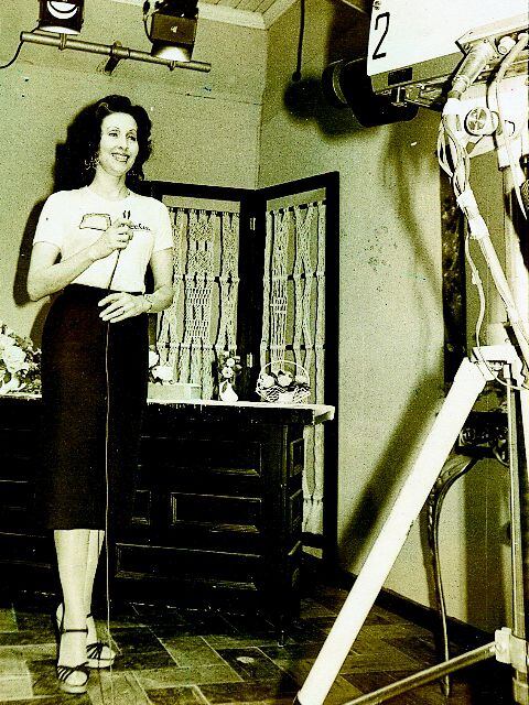 En esta imagen, tomada en el año 1978, Inés Sánchez celebró los 15 años de su programa 'Teleclub'. Foto: Archivo.