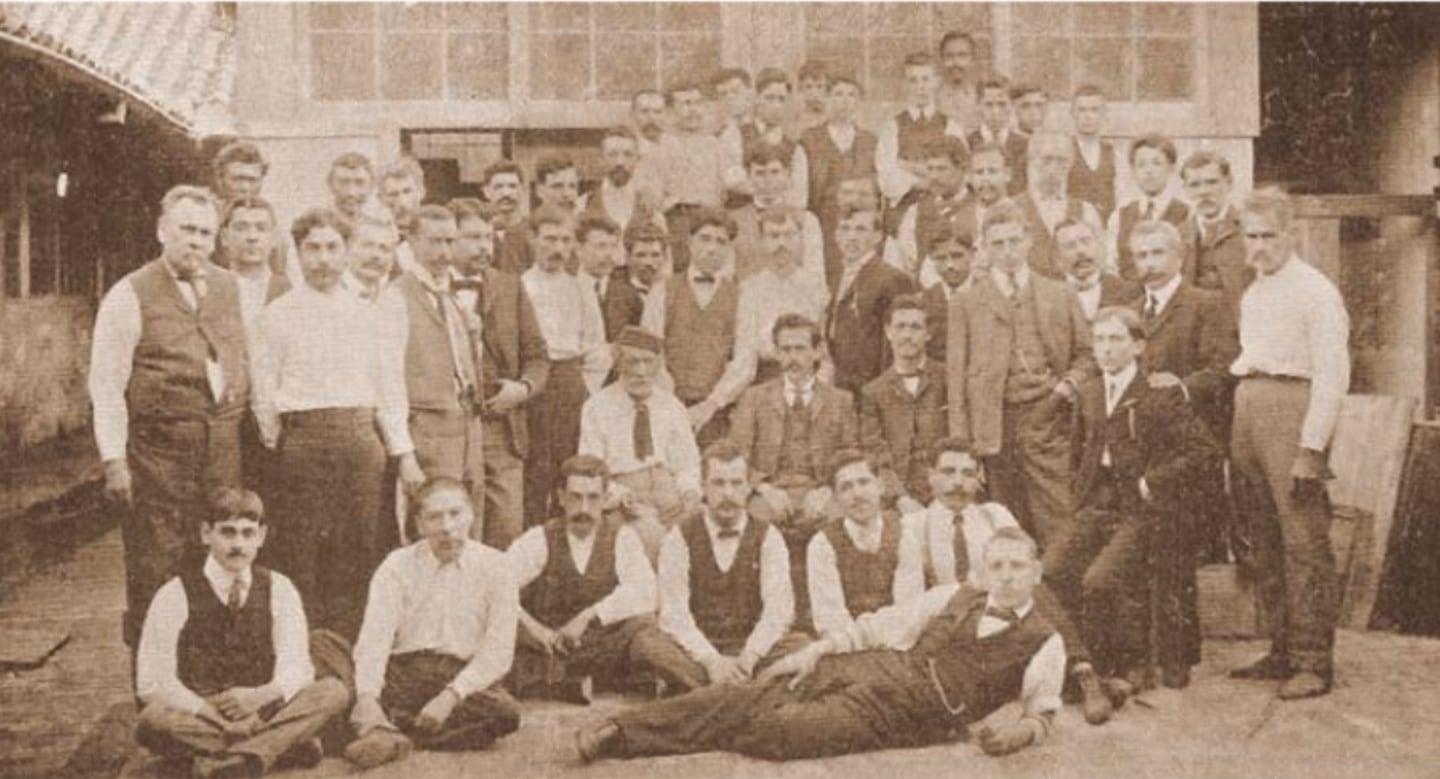 Trabajadores de la Imprenta Nacional en 1906.
