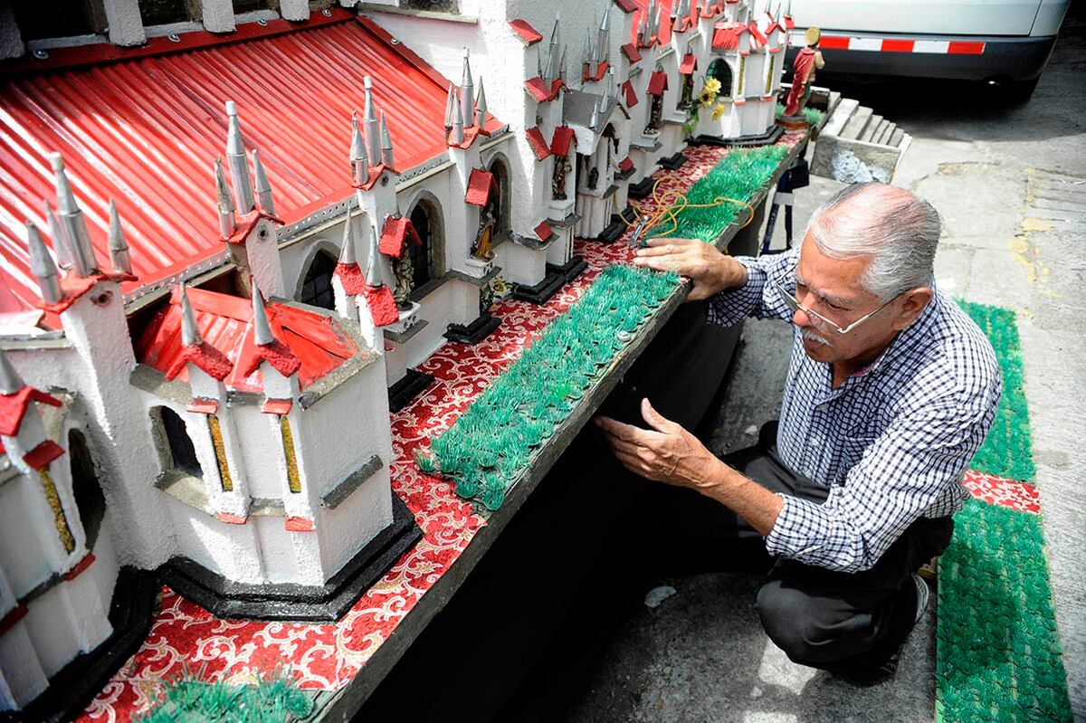 Artesano costarricense transforma los desechos en el arte 