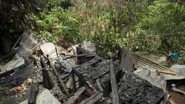 Adulto mayor sufre graves quemaduras al incendiarse su casa