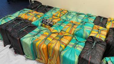 Sujetos movilizaban 855 paquetes de cocaína por playa de Osa en dos carros doble tracción 