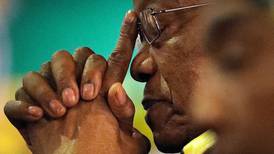 Expresidente sudafricano Zuma comienza a cumplir condena por desacato