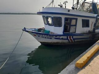 En esta lancha pesquera artesanal, con matrícula de Puntarenas, iba la droga proveniente de Colombia. El dueño del navío es un panameño que vive en El Cocal. Foto: OIJ