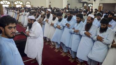 Muerte de su líder  inflige un  golpe a    unidad de   talibanes