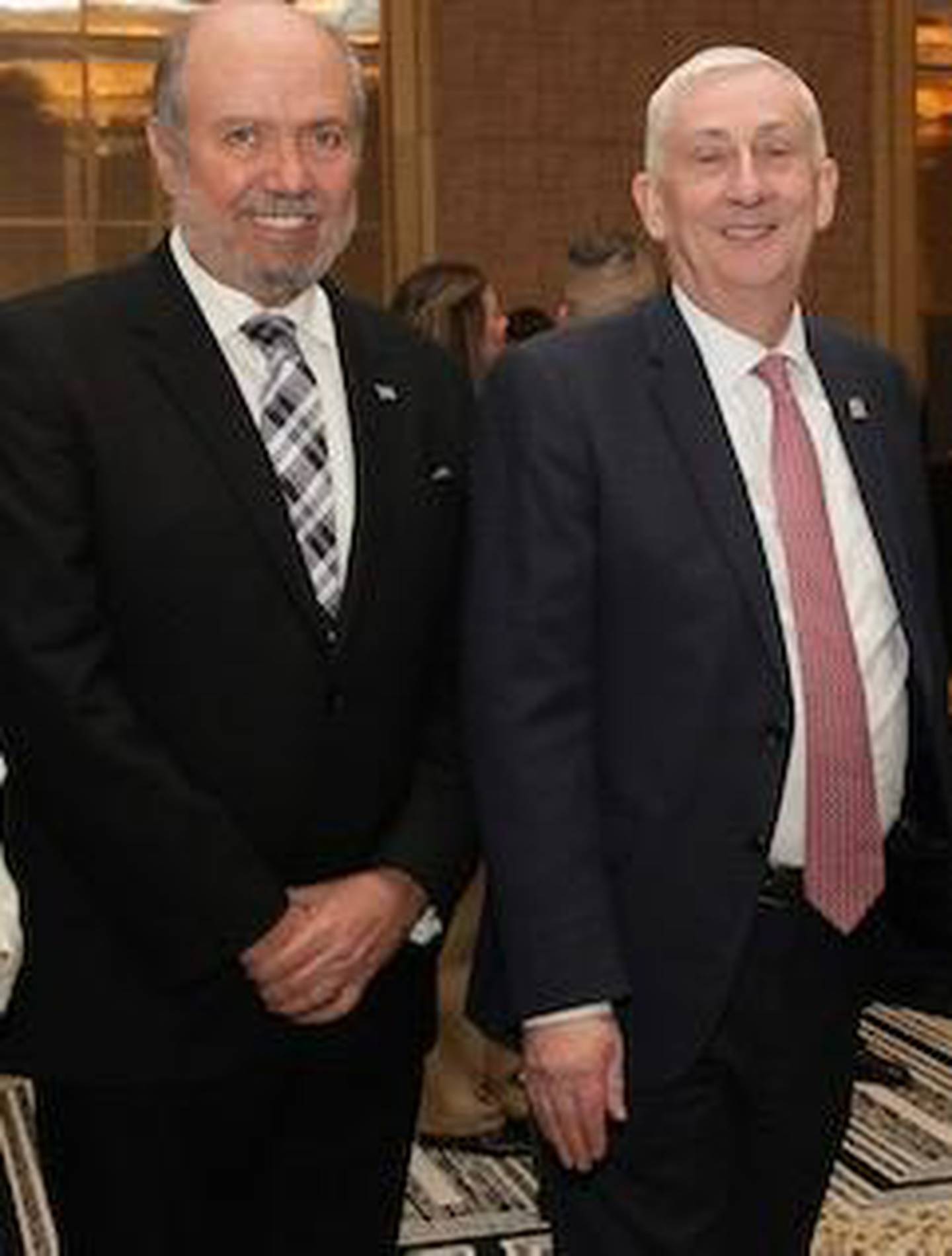 Rafael Ortiz junto a Lindsay Hoyle, presidente de la Cámara de los Comunes