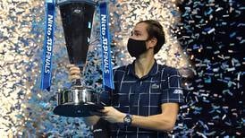 Medvedev se corona en el Masters ATP al ganar a Thiem en tres sets