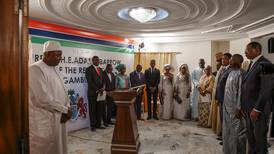 Tropas de Senegal entran en Gambia en apoyo del nuevo presidente, Adama Barrow