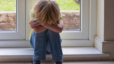 Aumentan denuncias  contra padres por dejar a niños solos