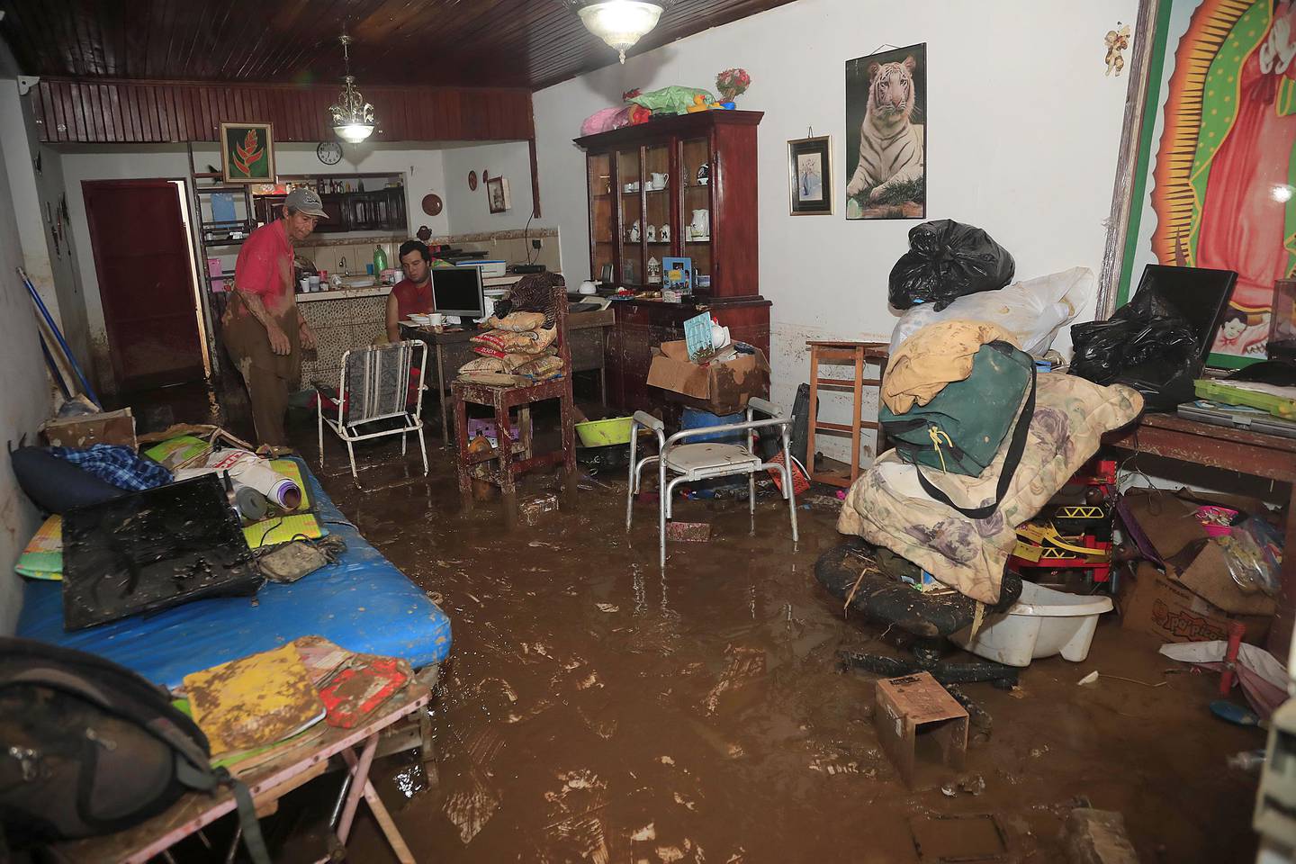 27/09/2023     San Rafael Abajo de Desamparados. Seguimiento a inundaciones en Calle Areneros donde varias viviendas fueron anegadas, durante la tarde noche del pasado martes, debido al desbordamiento del río Cañas.