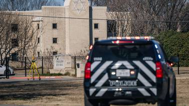 Toma de rehenes en sinagoga de Texas fue ‘acto terrorista’, afirman autoridades 