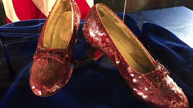Las zapatillas de rubí que usó la actriz Judy Garland en la película 'El Mago de Oz' fueron recuperadas en 2018.