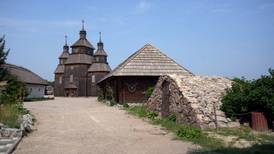 En medio de bombardeos, curadores intentan salvar patrimonio cultural de Ucrania
