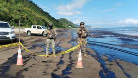 Derrame de 1.200 barriles de crudo liviano en costa de Ecuador