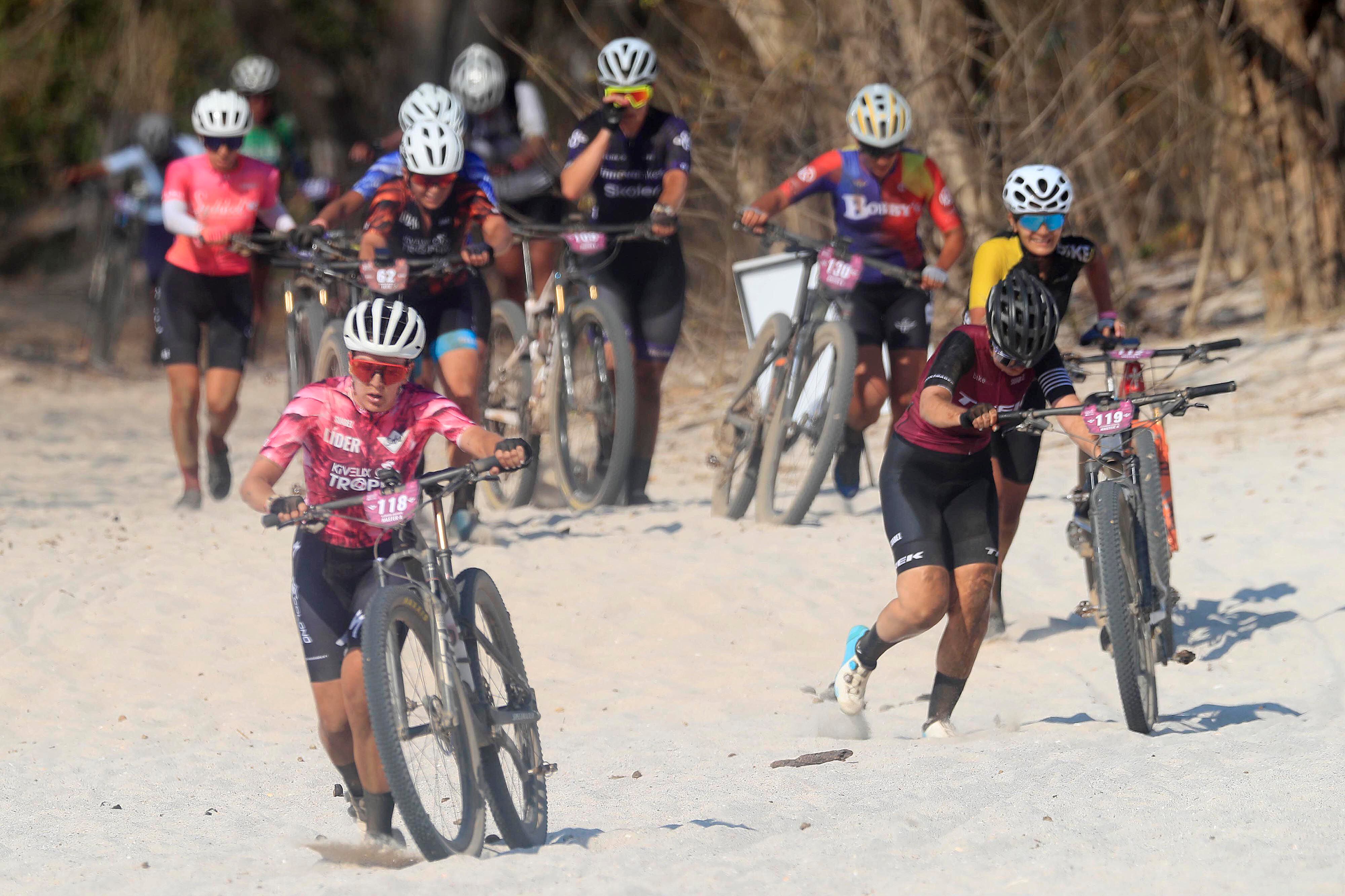 Ciclista Gloriana Quesada: ‘Luego de sufrir por depresión postparto, el ciclismo me salvó la vida’ 