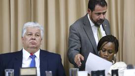 Diputados presentan mociones para que Luis Guillermo Solís comparezca en el Congreso