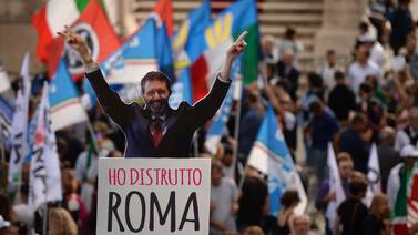 Alcalde de Roma renuncia por escándalo de gastos injustificados