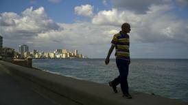 Cubanos  miden el impacto de las medidas de Estados Unidos 