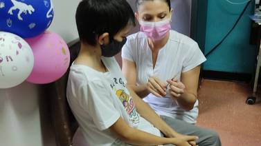 Vacuna contra covid-19 llegó por primera vez a más de 6.000 costarricenses esta semana