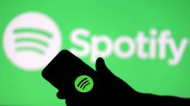 Spotify elimina “decenas de miles” de canciones generadas por inteligencia artificial