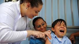 Caja garantiza vacuna para menores de seis meses