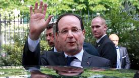 Presidente francés lanza "ofensiva" por el empleo de jóvenes en Europa