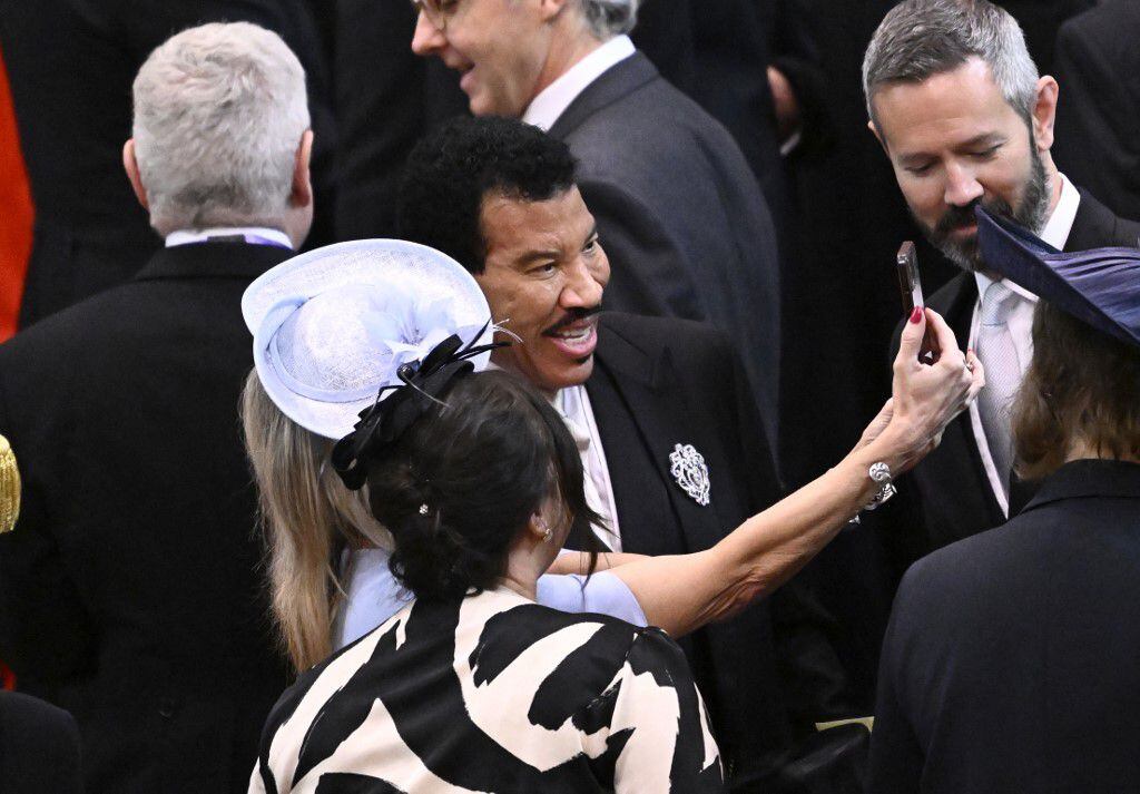 La estrella del pop estadounidense Lionel Richie también concedió fotografías a quienes se acercaron a saludarlo. 