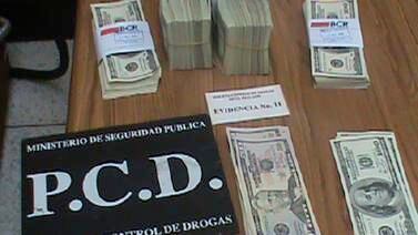 Autoridades investigan si cargamento de dólares decomisado a extranjera era falso