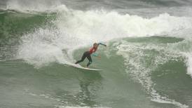 Leilani McGonagle se crece en el Mundial Open de Surf
