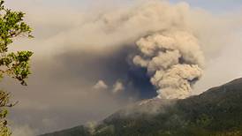 Volcán Turrialba lanzó ceniza fina al Valle Central en dos erupciones