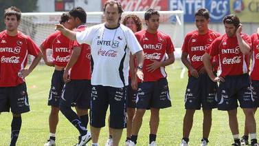 Técnico Bielsa critica triunfalismo de los chilenos de cara al Mundial-2010