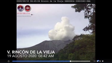 Erupción en volcán Rincón de la Vieja alcanzó unos 500 metros desde el cráter