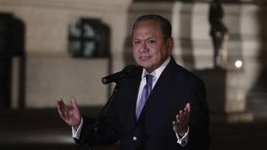 Exministro pide al Congreso destituir a presidente por encubrir corrupción en Perú 
